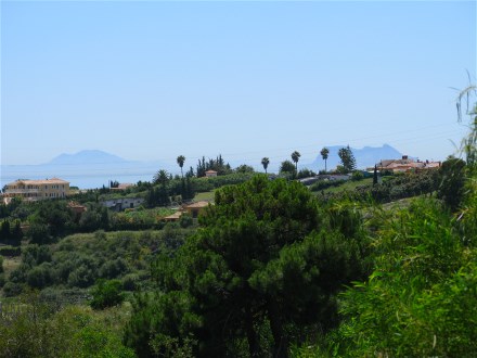 Vom Grundst�ck kann man das Atlasgebirge in Afrika und den Felsen von Gibraltar sehen