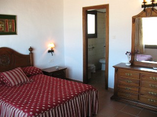 Diese Schlafzimmer hat eine sch�ne Kommoder und ein Ensuite Bad