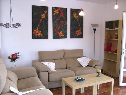 Das Wohnzimmer hat eine gem�tliche Sitzecke
