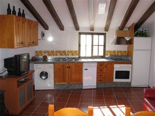 Die K�che ist mit gut und modern ausgestattet