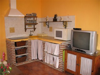 Die rustikale offene K�chehat ein Ceranfeld