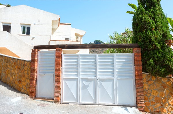 Einfahrt zur Garage