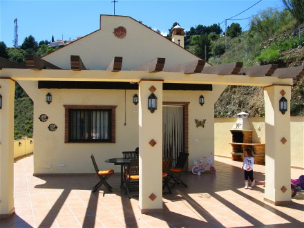 Das Ferienhaus Sol y Luna liegt am Rande der ruhgien Urbanisation Rancho Verde in Almunecar an der Costa Tropical