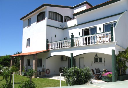 In  Estepona Puente Romano vermieten wir diese FEreinwohnung mit Pool und Meerblick